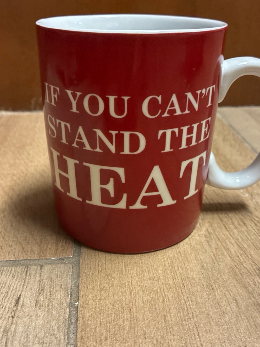 16 oz. “If you cant stand the heat” res and white mug